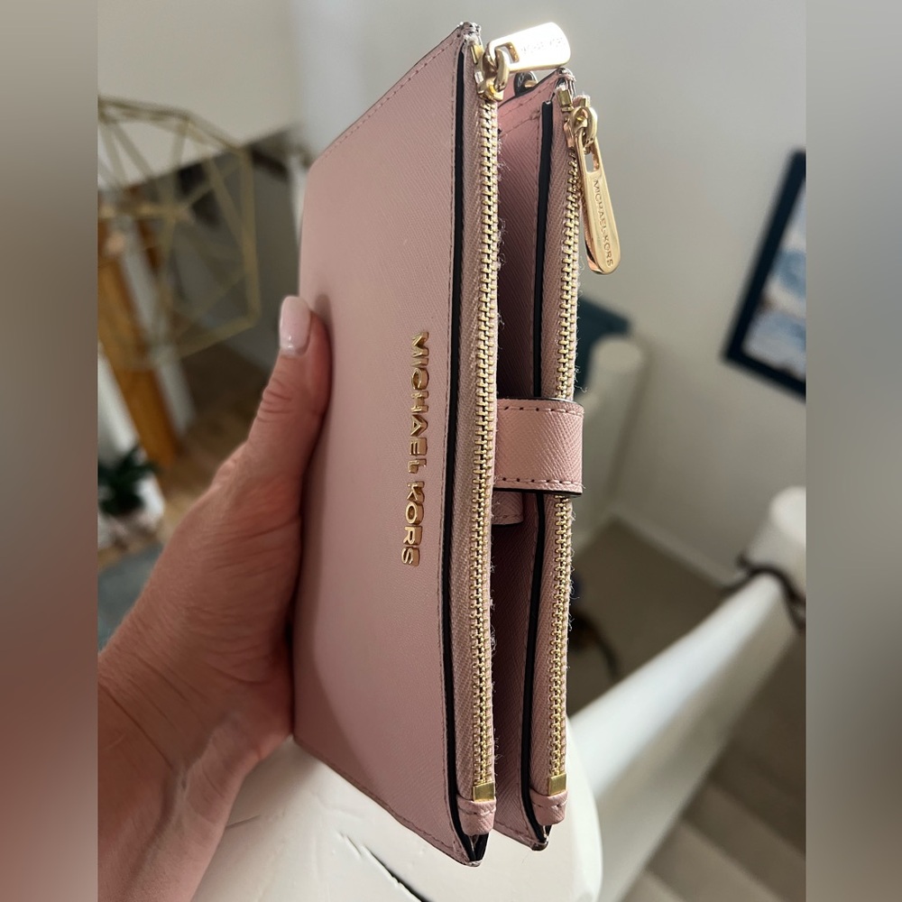 Michael Kors leather smartphone wallet - Picture 7 of 16